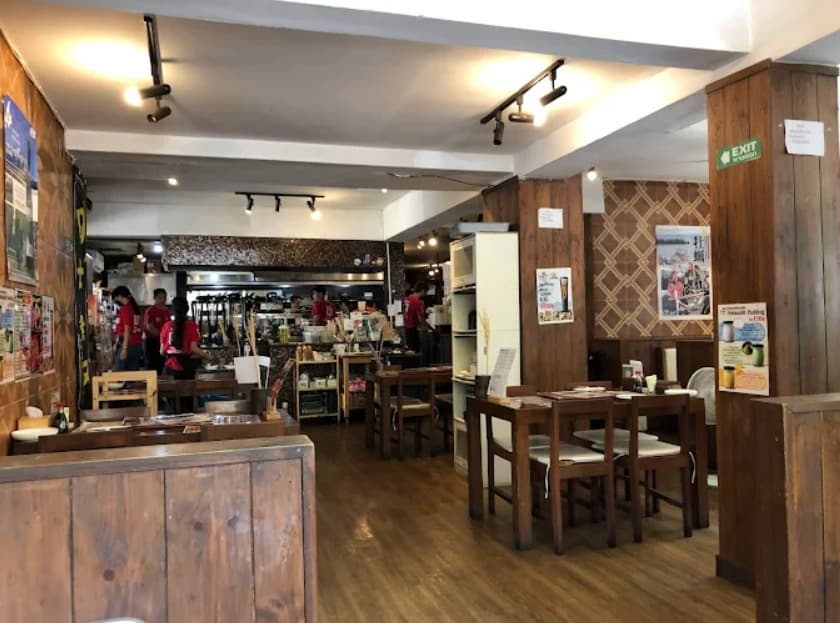 店内：気軽に使えるHokkaido Restaurant Genshiyakiのテーブル席