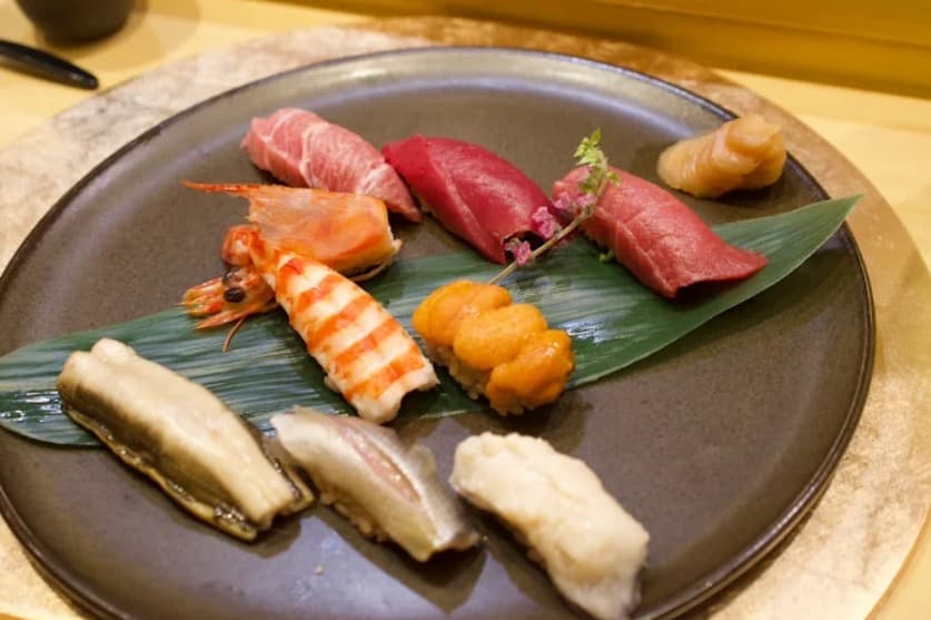 料理：特別な赤酢を使用した寿司 赤酢8種類の握り寿司