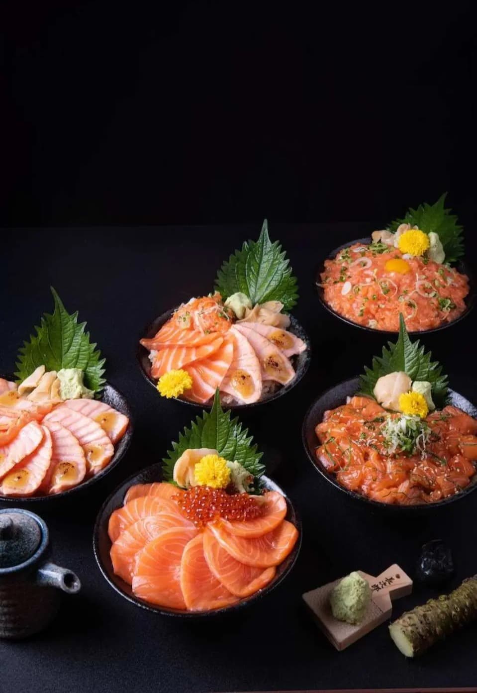料理：ユリジン居酒屋で食べられる豪華な海鮮丼