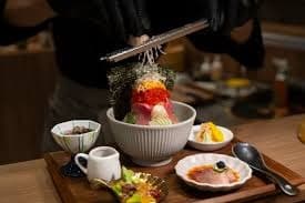 料理：豪華な海鮮が特徴のOn roll nori – Ekkamai Cornerのメニュー
