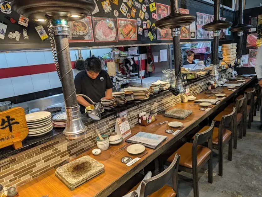 店内：一人でも使いやすいやきにく おにくとごはん。のカウンター席