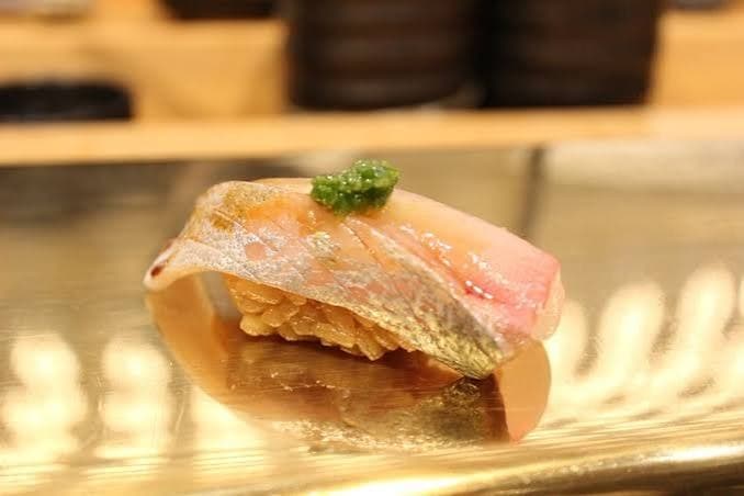 料理：エカマイにあるはんげつで人気の握り寿司