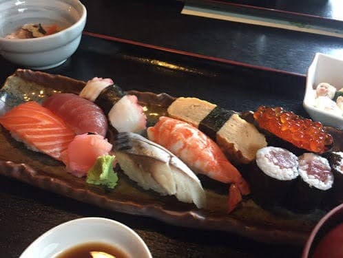 料理：気軽に寿司を楽しめる茶々庵のメニュー