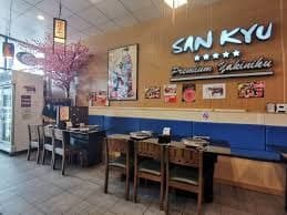 店内：過ごしやすい雰囲気の和牛焼肉 三休の店内