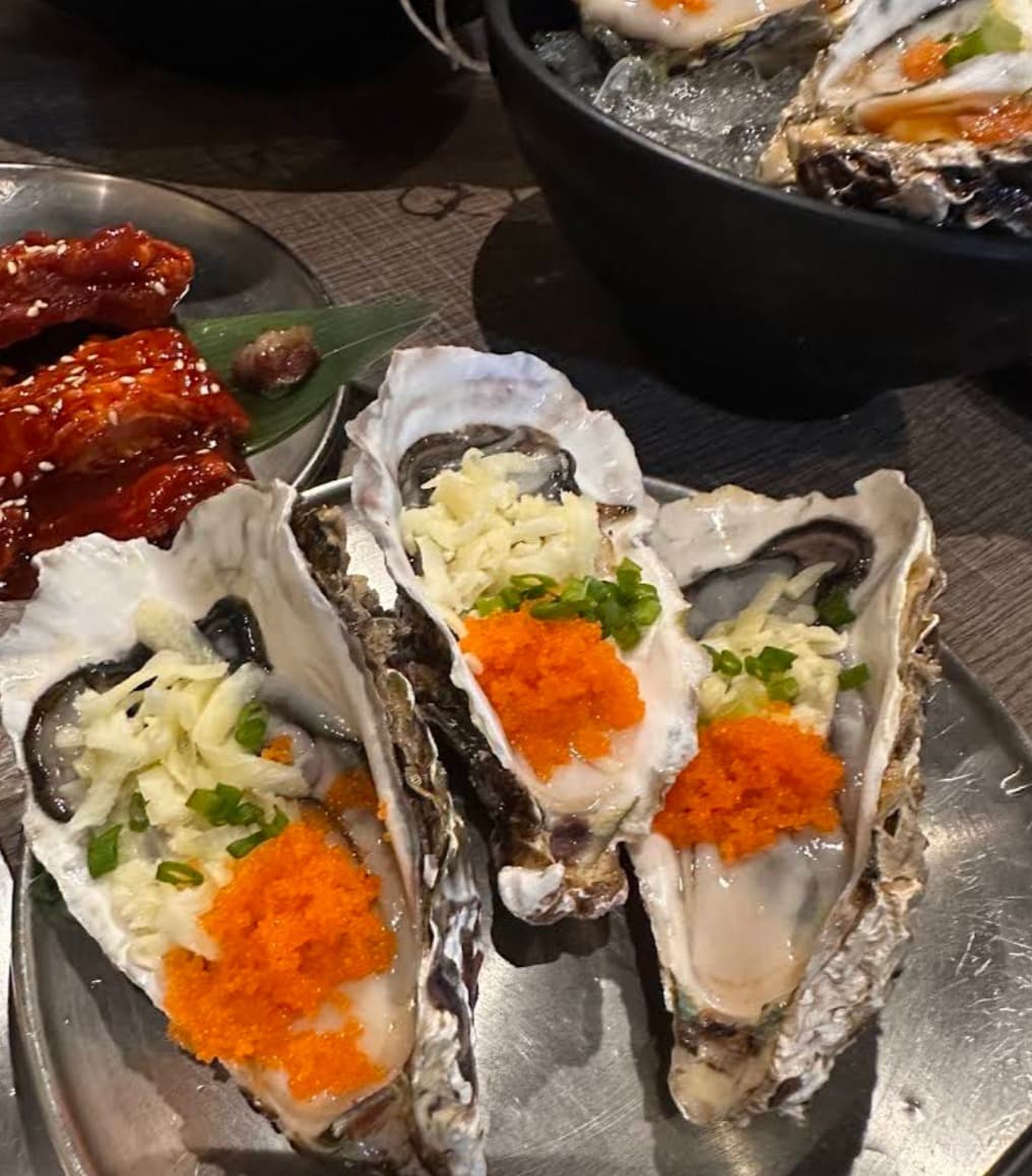 料理：精肉店 エカマイでよく注文される新鮮なカキ