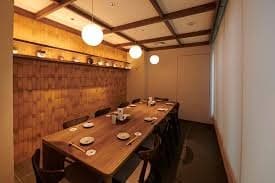 店内：落ち着いた雰囲気で過ごしやすい炭火焼源 エカマイの店内