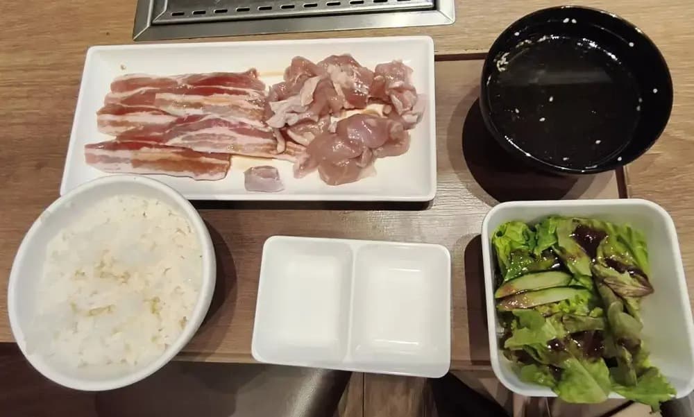 焼肉ライク （ターミナル21アソーク）の豚チキンセット