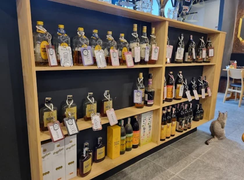 店内：お酒のし種類が豊富なTokyo Grill 31 炉庵離れの店内
