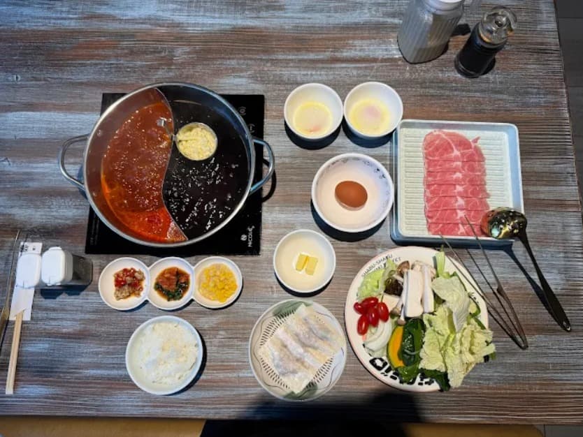 料理：好みのスープを選べるNABEJIRO ShabuSuki Buffet なべジローのしゃぶしゃぶ