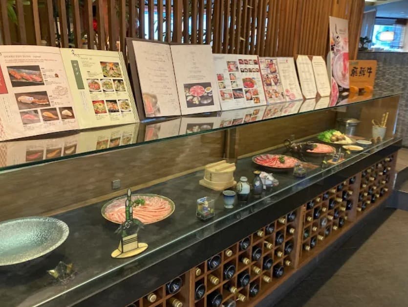 店内：モダンで洗練された銀座しゃぶ天の店内