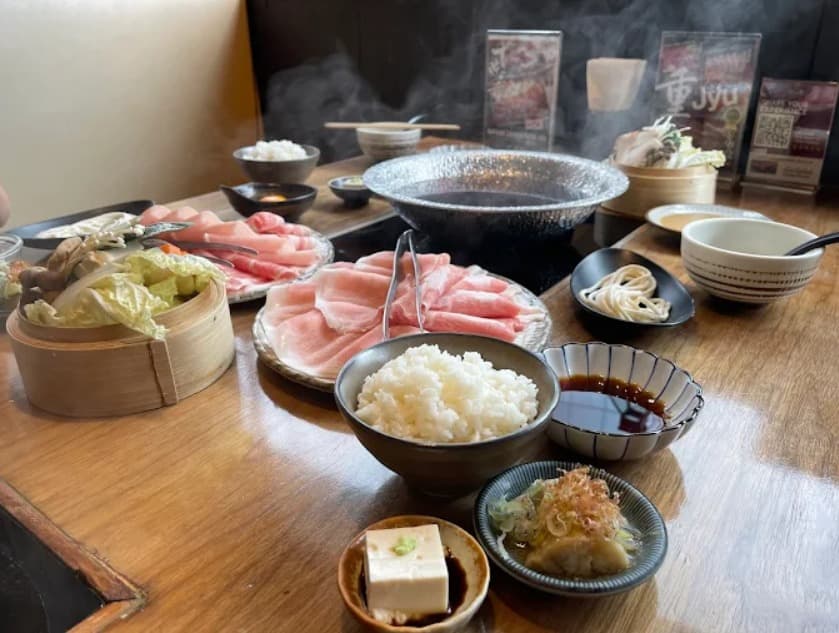 料理：個別の鍋でゆったり楽しめる銀座しゃぶ天のしゃぶしゃぶ