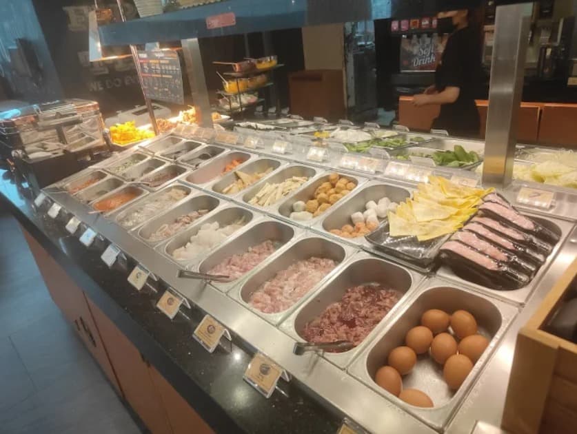 店内：種類豊富なYou & I Premium Suki Buffet The Emquartierのサラダバー