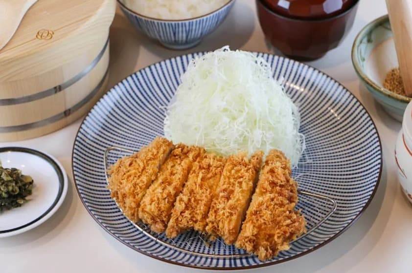 料理：口あたりがよく肉質がなめらかなとんかつ こせきの特上ヒレかつ膳