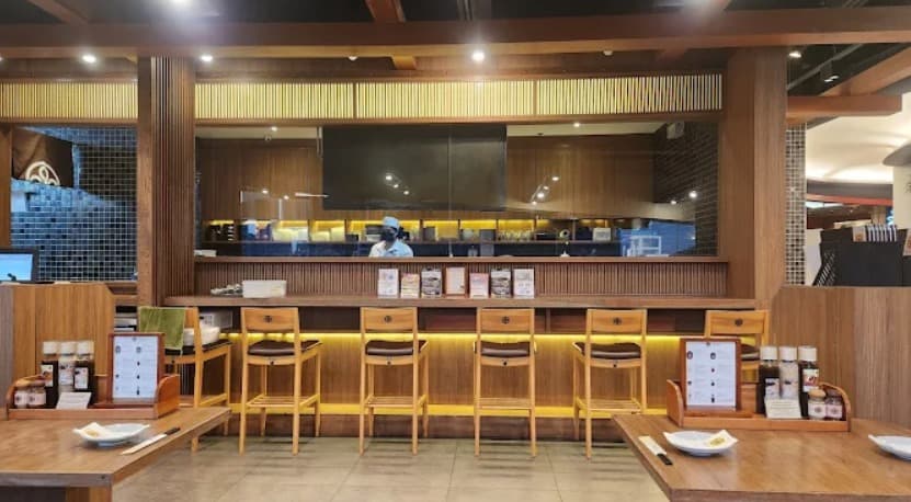 店内：お一人様も使いやすいとんかつ まい泉 エムクオーティエのカウンター席