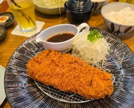 料理：独自の衣でサクッと揚げられたとんかつ まい泉 エムクオーティエのとんかつ