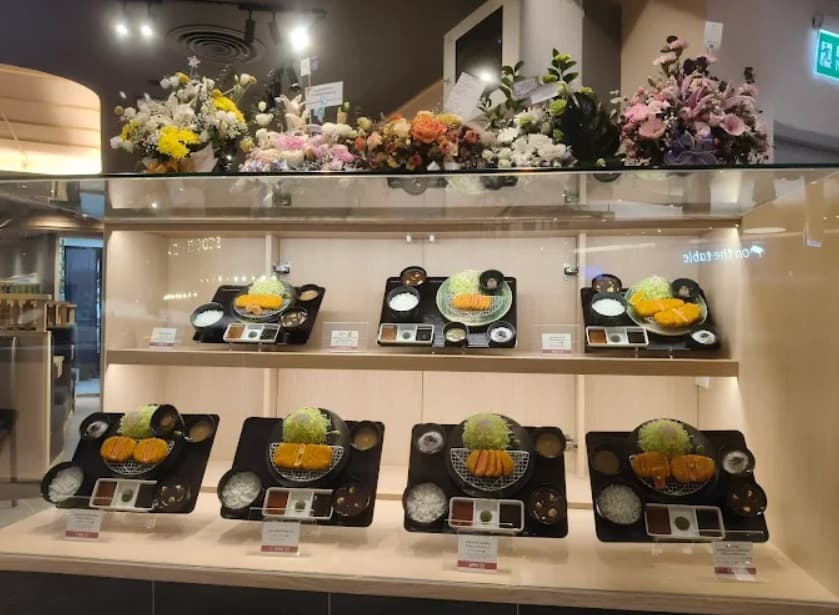 外観：ご飯や味噌汁、小鉢も食べられる牛カツ 京都 勝牛 エムクオーティエのメニュー