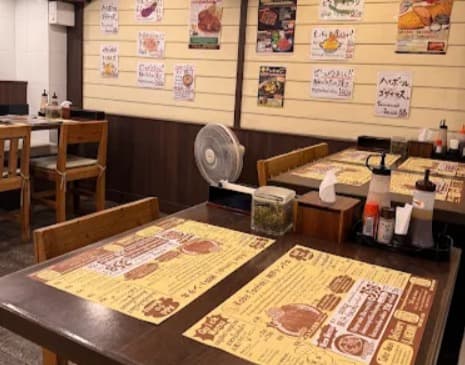 店内：グループで使える神戸トンテキ プロンポンのテーブル席