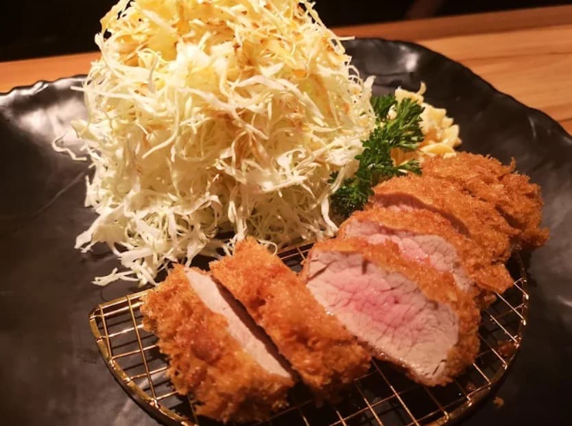 料理：ジューシーな柔らかさの神戸トンテキ プロンポンのヒレカツ