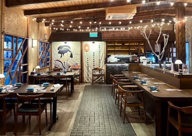 健鍋 すき焼き＆しゃぶしゃぶの店内