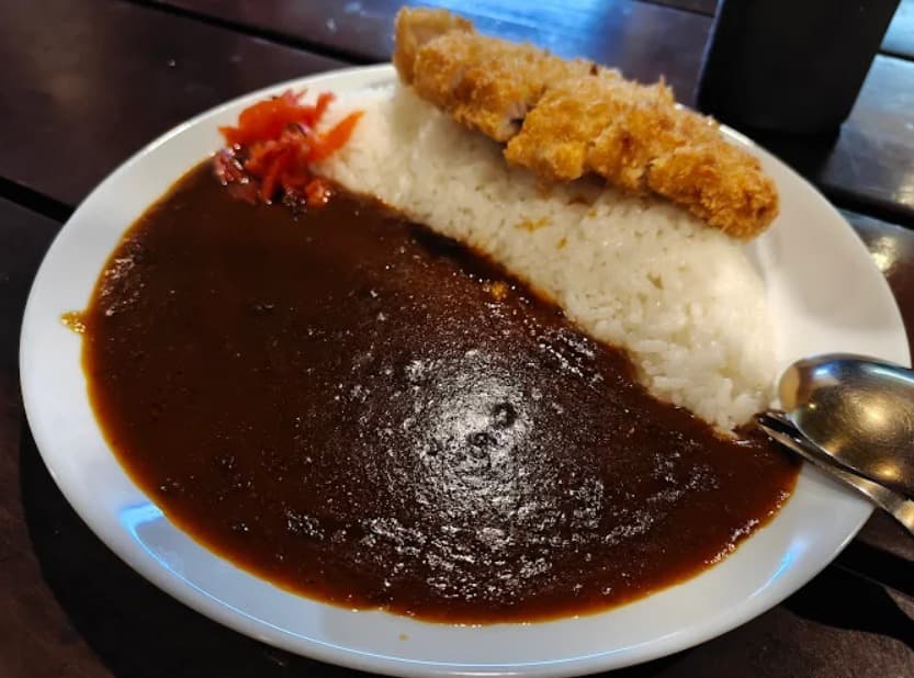 料理：マイルドな味わいのKhao yiphun ข้าวญี่ปุ่นのカレーライス