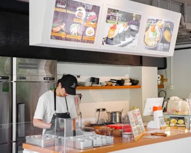 店内：組み合わせが楽しめるONiGiRi Labの店内