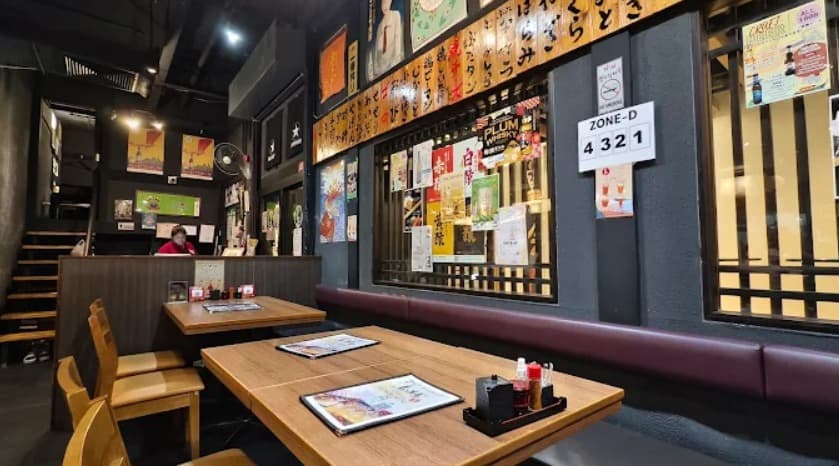 店内：グループ利用に便利な福福 Fuku Fukuのテーブル席