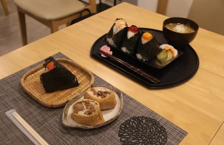 料理：サイドメニューも合わせて食べられるおにぎり屋 こめこめのおにぎり