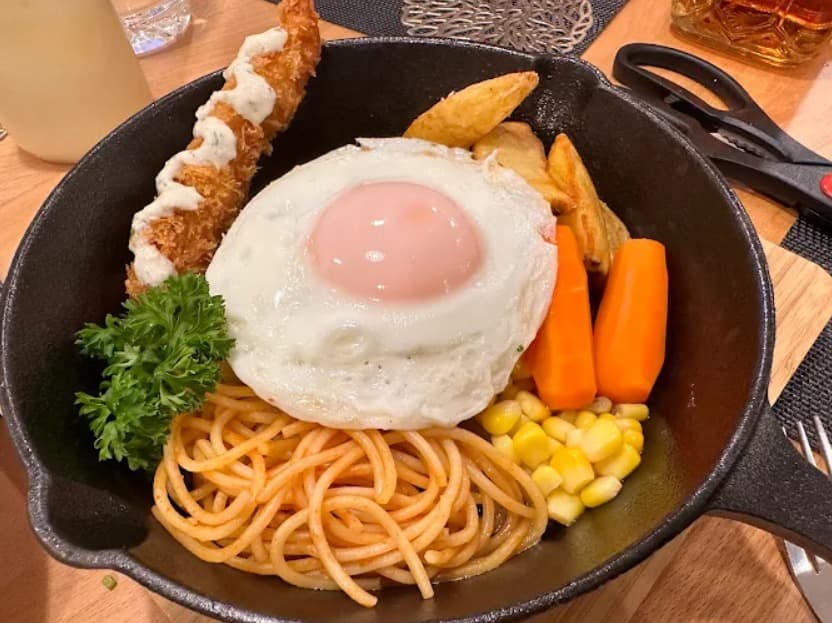 料理：おかずいっぱいで満足感のあるまんぷく弁当道場 もぐもぐのデミハンバーグ定食