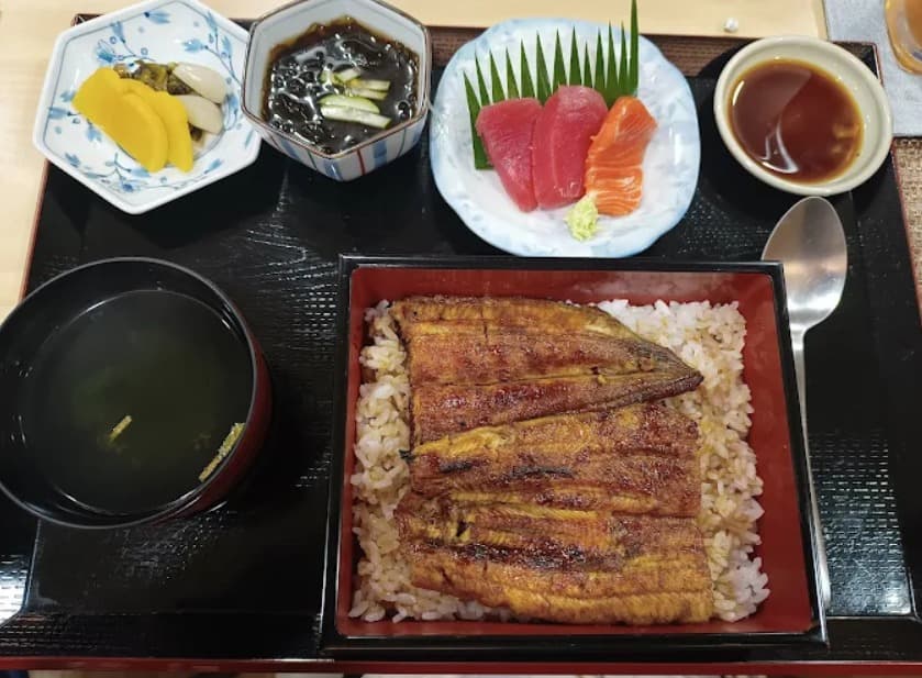料理：丁寧に焼き上げたうなぎ さんやのうな重