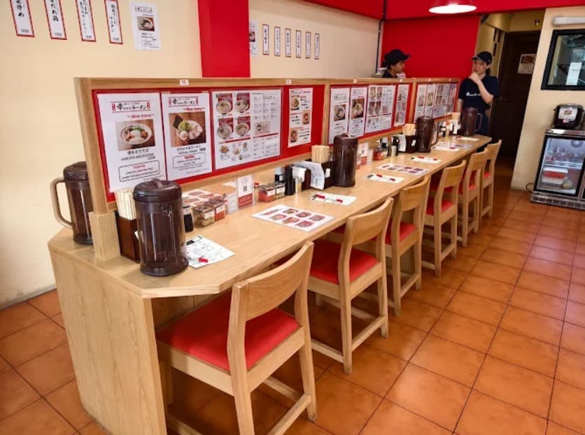 店内：一人でも入りやすい幸ちゃんラーメン KouchanRamenのカウンター席