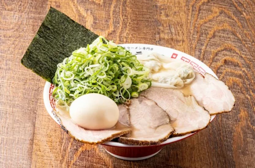料理：ボリューム満点の幸ちゃんラーメン KouchanRamenの定番豚骨ラーメン