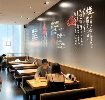 8番らーめん　センチュリー・ザムービープラザ・オンヌット店の店内