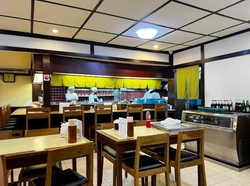 店内：気軽に立ち寄れるらあめん一番のテーブル席