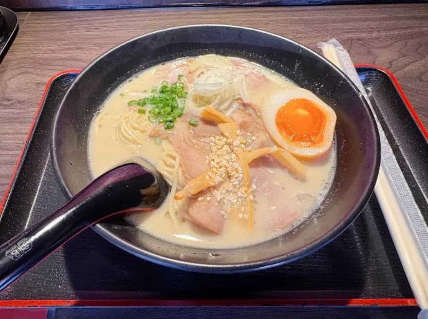 料理：じっくり炊き出されたRamenga Express สาขาสุขุมวิท22の豚骨ラーメン