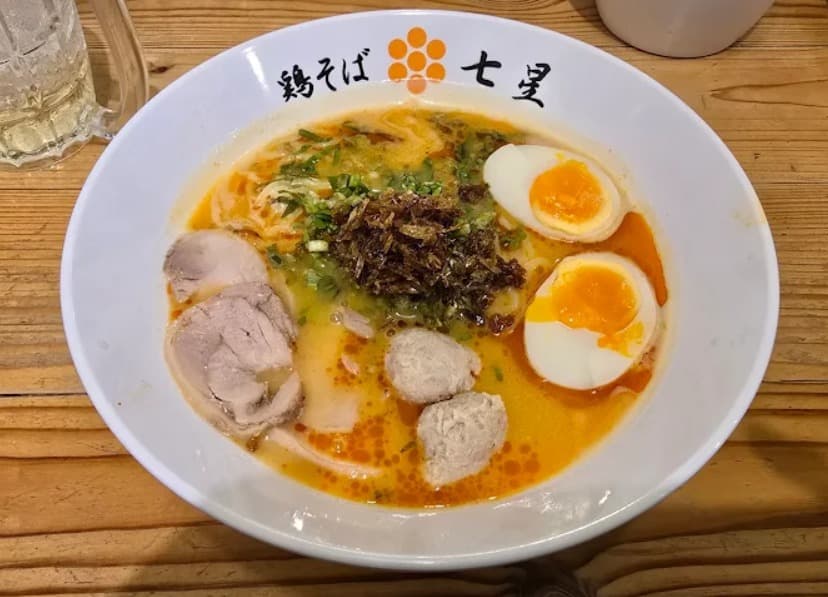 料理：じっくり炊き上げた濃厚スープのNanase Ramen Phrom Phong 七星ラーメン プロンポン店のラーメン