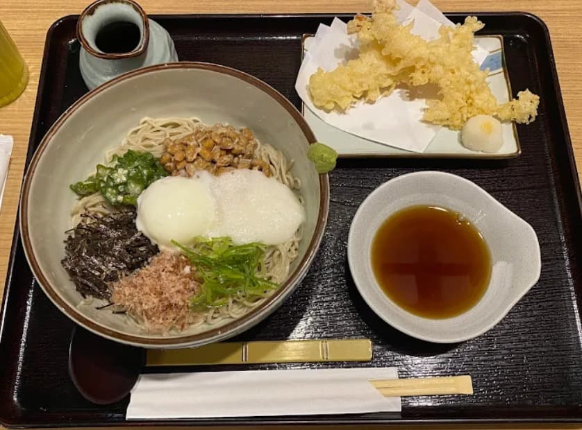 料理：ネバネバ食材が揃った生そば あずま 33/1店の冷やしスタミナ蕎麦