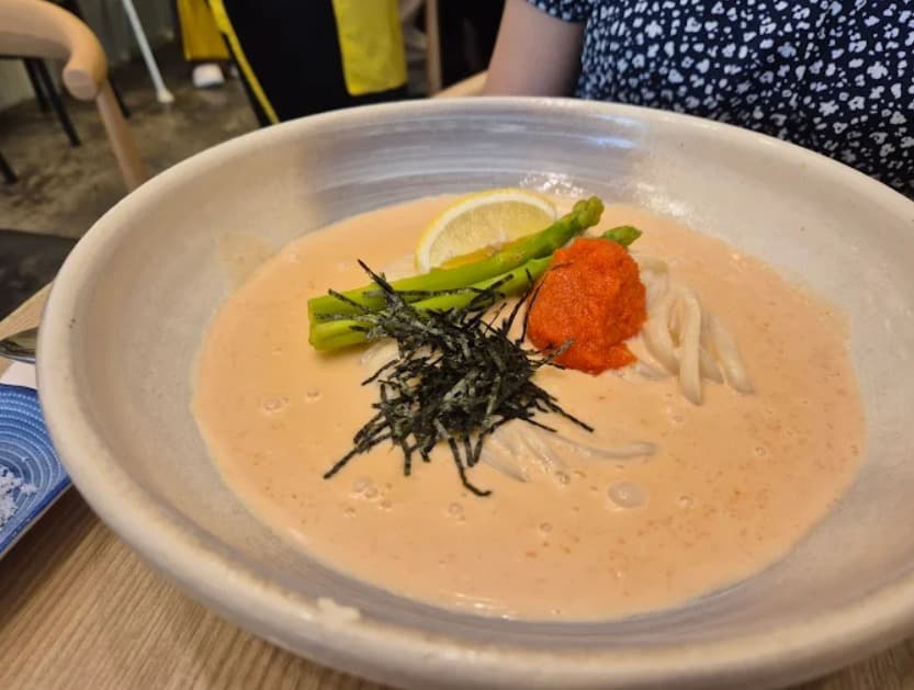 料理：クリーミーな味わいのGaGa Udon House スクンビット39店の明太子クリームうどん