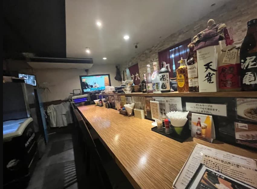 店内：一人で食事を楽しむときに使えるそば居酒屋 蕎麦九 IZAKAYA SOBAQのカウンター席