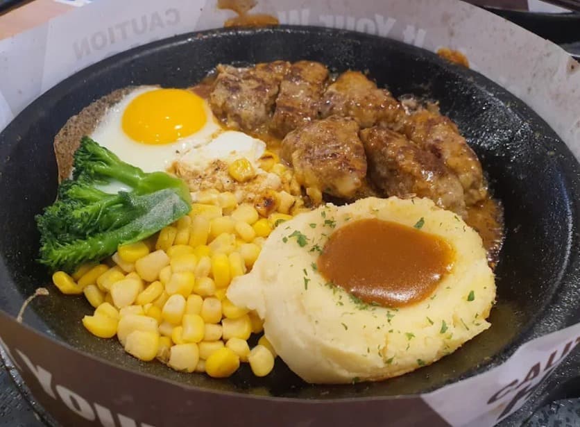 料理：なめらかなポテトも人気のPEPPER LUNCH -ペッパーランチ- สาขา EmQuartierのステーキ