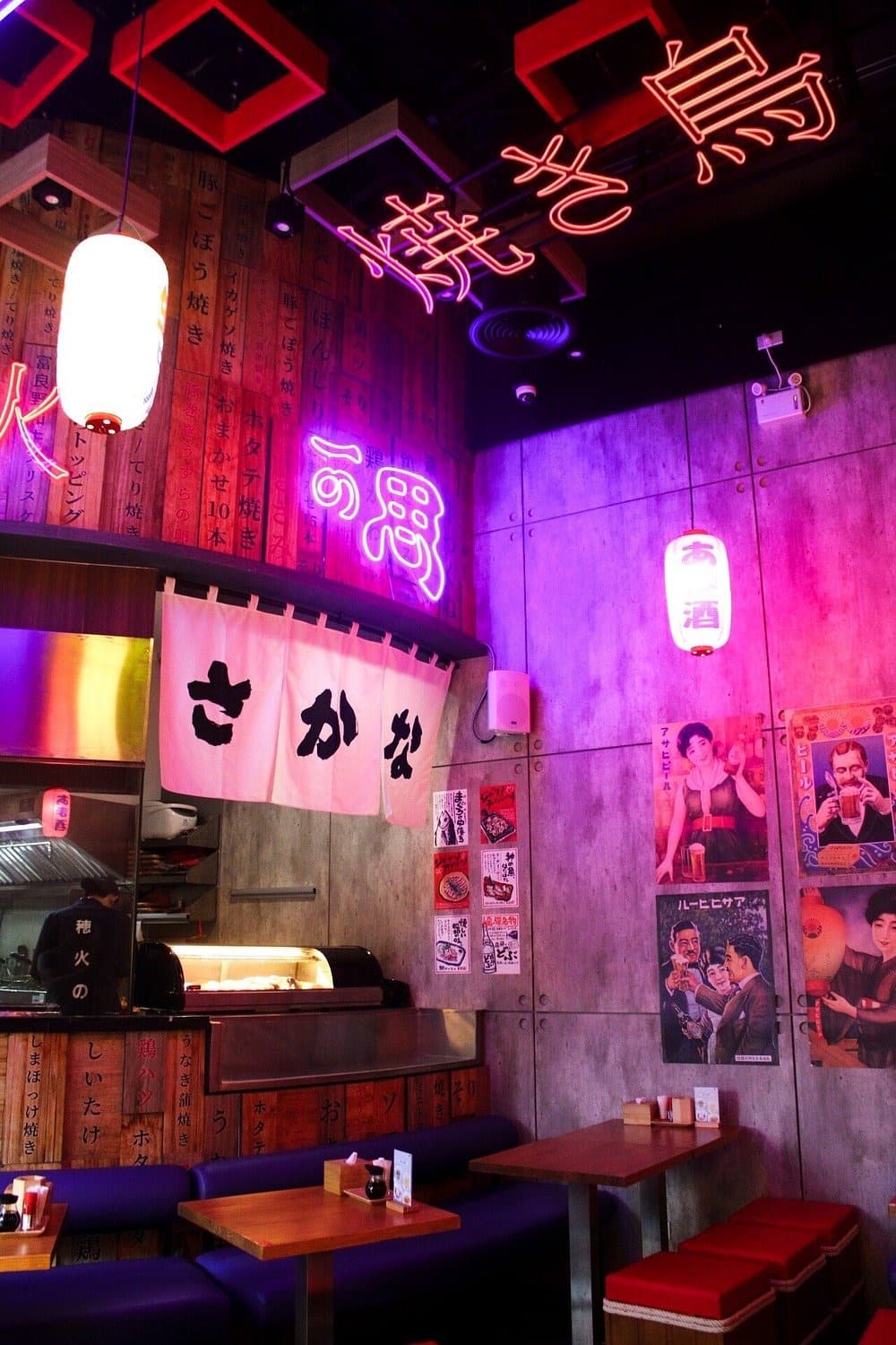 昭和レトロなネオンが彩る店内｜Honoho Izakaya トンロー店