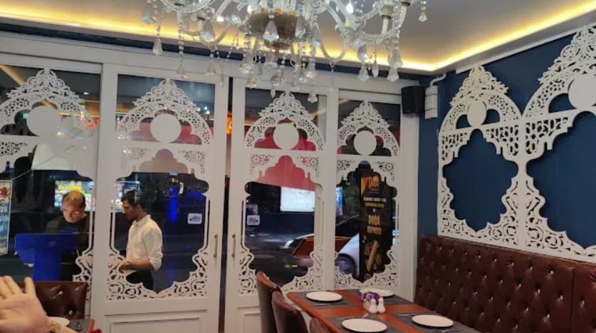 店内：ディナーの時間を楽しく過ごせるDosa Express Sukhumvit 22の店内