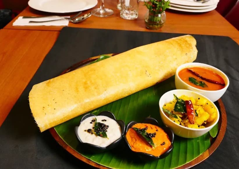 料理：薄く焼いた生地とカレーを楽しむIndian Essence Art Cuisineのドーサ