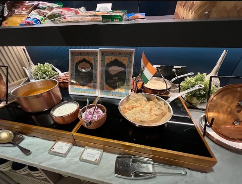 料理：好みの量を食べられるReap Factoryのカレーとナン