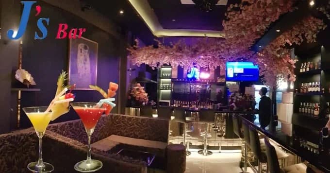 J's Bar 