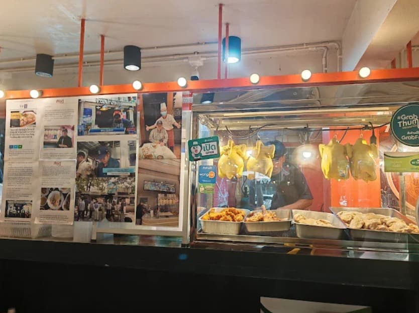 店内：テイクアウトメニューも豊富なขาวมันไก่สิงคโปร์ by Chef Pung สาขาพร้อมพงษ์の店内