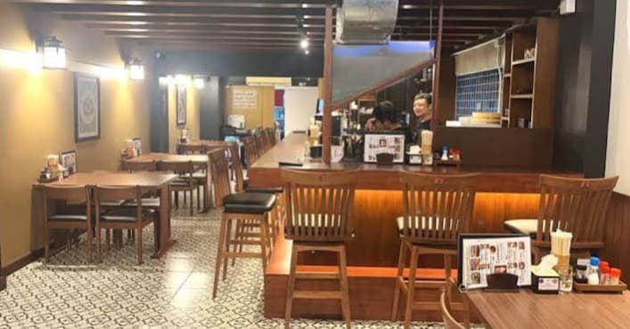 Yakitori Izakaya BanBan Ekkamaiの落ち着いた店内