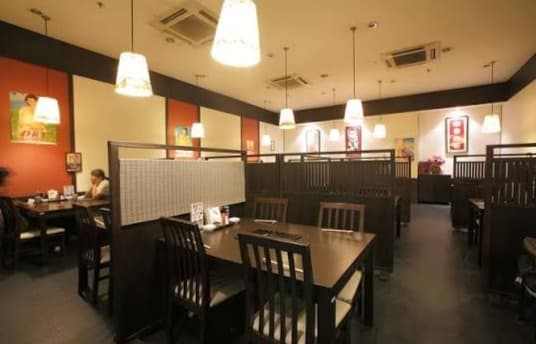 プライベート感があり、接待や会食にも最適な庵寺の落ち着いた雰囲気の半個室席。