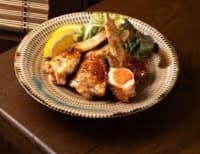 外はパリッと中はジューシーに仕上げた、炙り居酒屋 朔 Saku Ekkamaiの手羽先唐揚げ