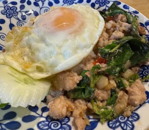 料理：気分に合わせて選べるThai & Japanese food restaurant "Nalu Nani"のガパオライス