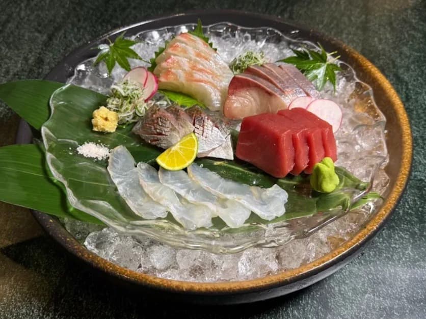 料理:日本から厳選して仕入れた隠れ家 雫の刺身盛り